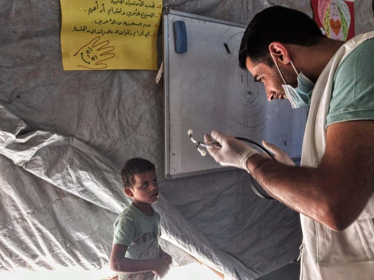 Zdravotný tím MAGNA mobilnej kliniky vyšetrí na sýrsko-libanonskej hranici každý deň 80 pacientov.