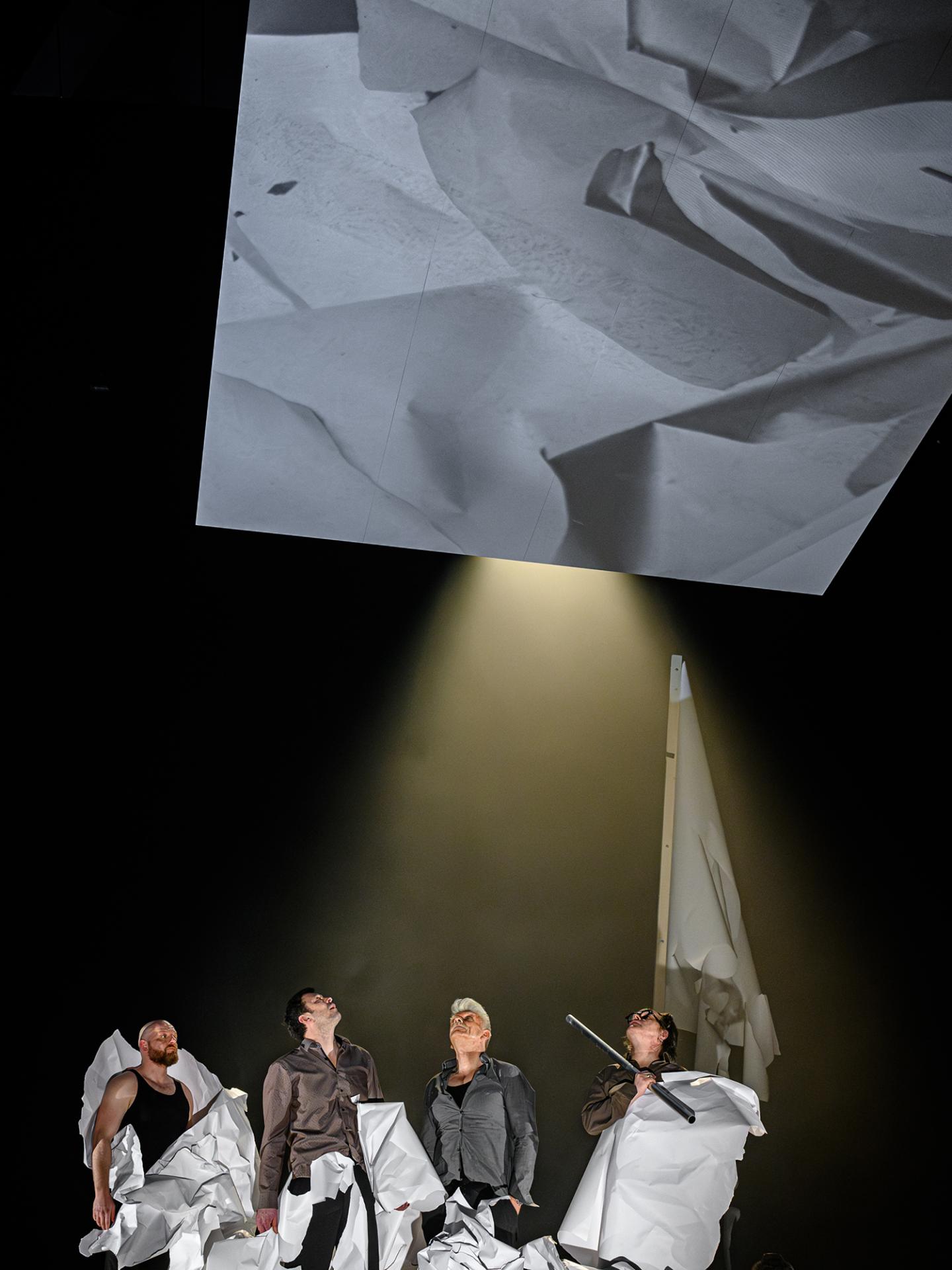 Ľuboš Kostelný, Alexander Bárta, Richard Stanke a Robert Roth v inscenácii SND Pes na ceste.