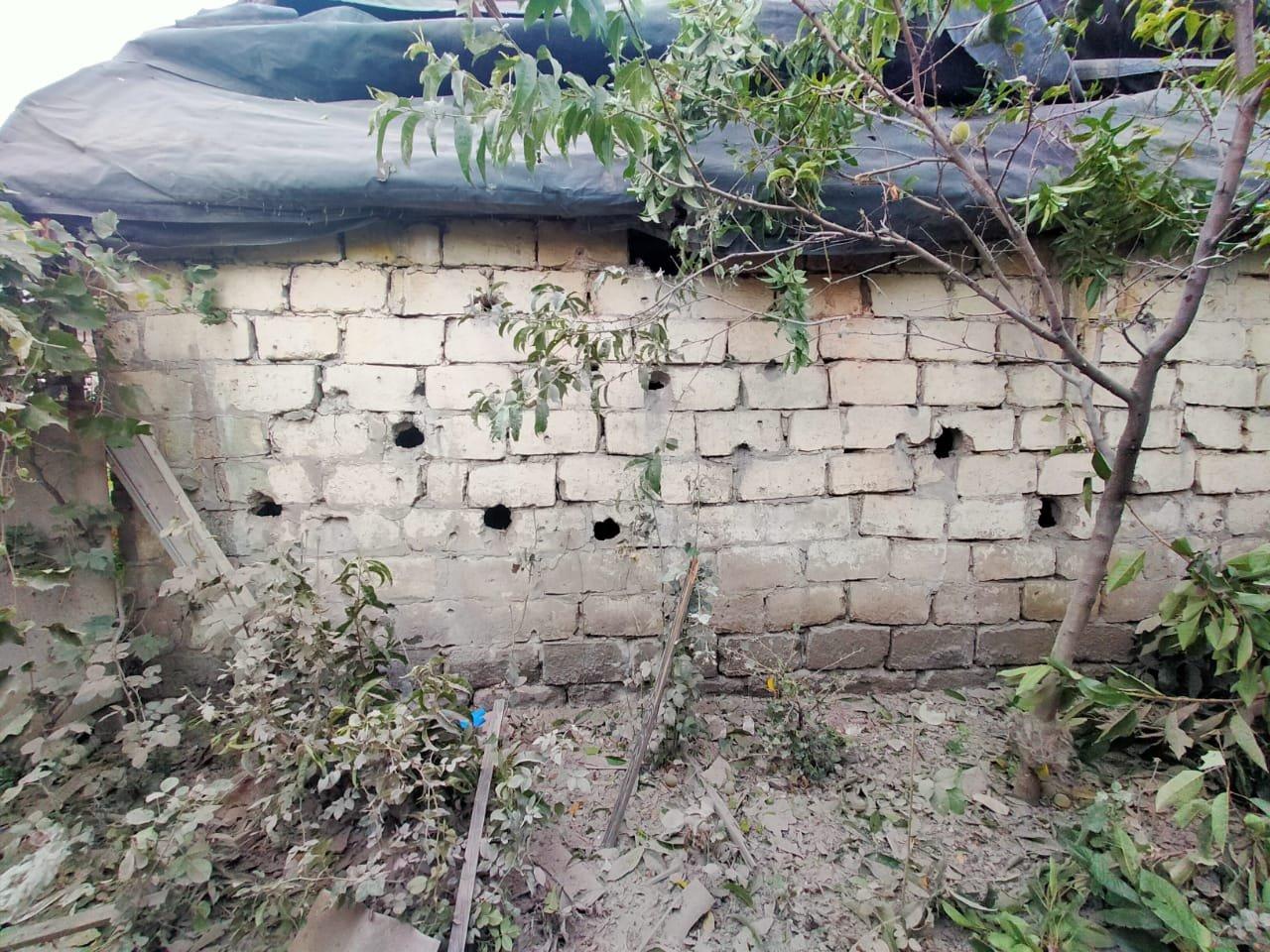 Donecko. V dôsledku ostreľovania boli zničené domy a priemyselné budovy