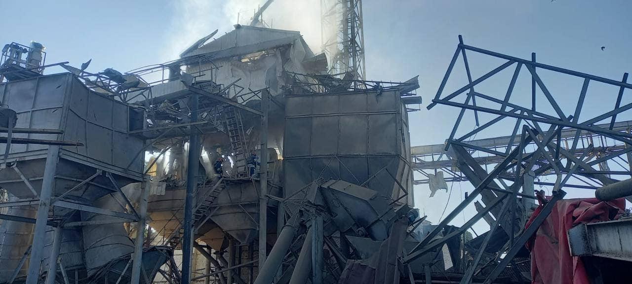 Kosťantynivka v Donecku. Aj tu horel priemyselný podnik