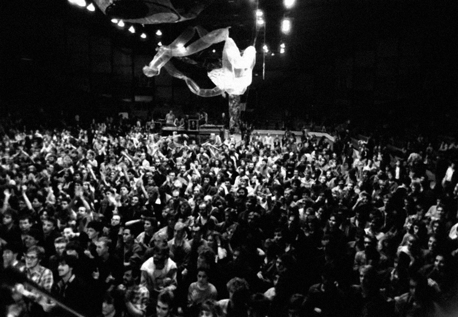 Na bratislavskom festivale Čertovo kolo v roku 1988 vystúpili aj kapely Bez ladu a skladu a Půlnoc.