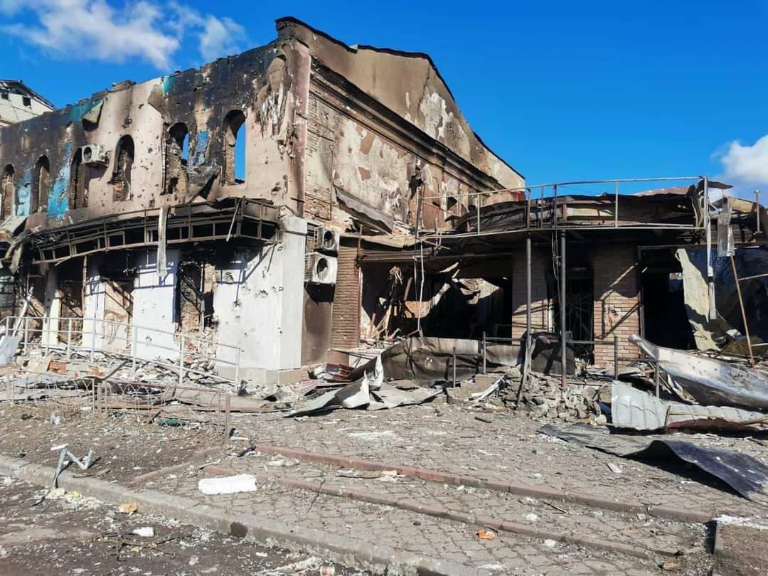 Mesto Izium v charkovskej oblasti po bombardovaní