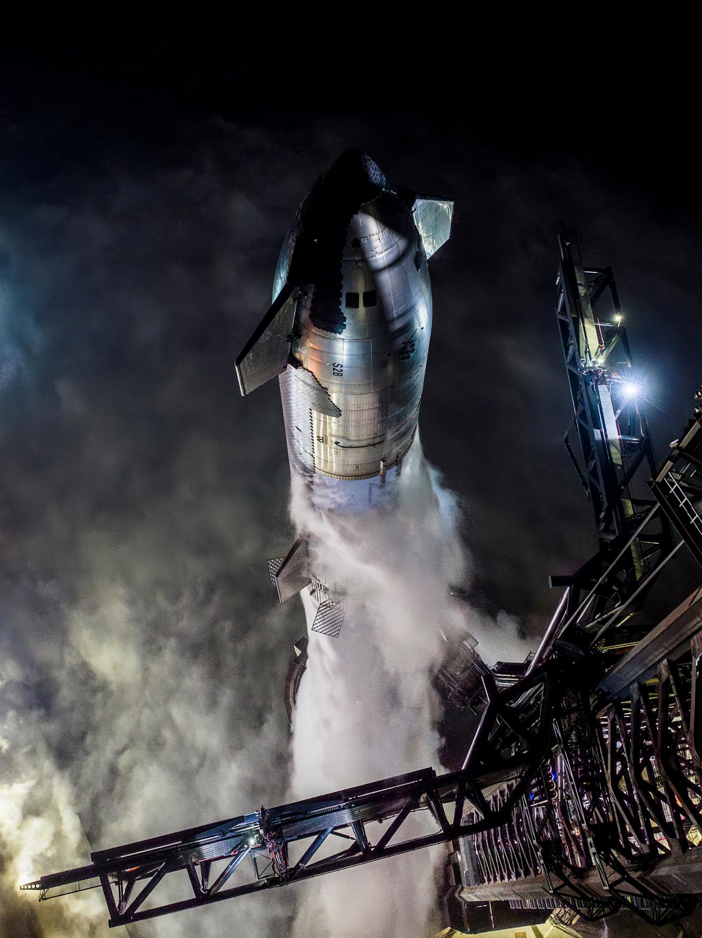 4. marec 2024 Boca Chica, USA: Nácvik štartu na tretiu letovú skúšku Hviezdnej lode na nosnej rakete Super Heavy.