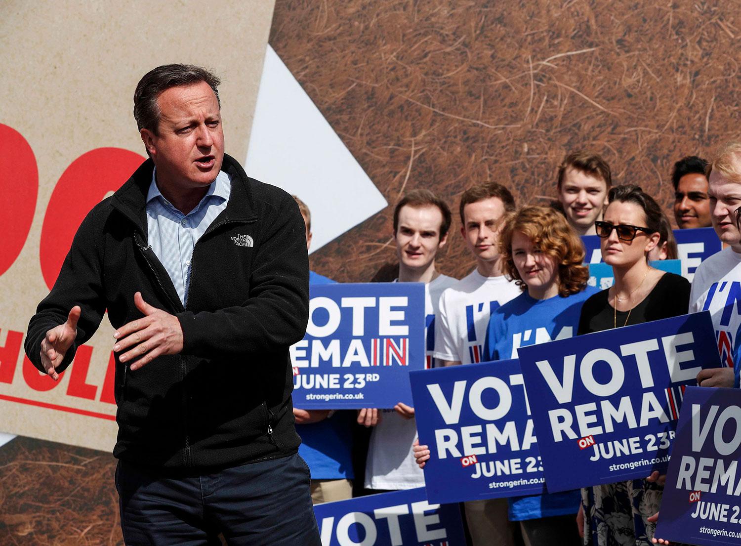 14. máj 2016 Witney, Veľká Británia: Bývalý britský premiér David Cameron najskôr vyhlásil referendum o vystúpení krajiny z Európskej únie a následne začal robiť kampaň, kde ľudí presviedčal, že brexit by bol zlý. Po zverejnení výsledkov referenda David Cameron rezignoval.