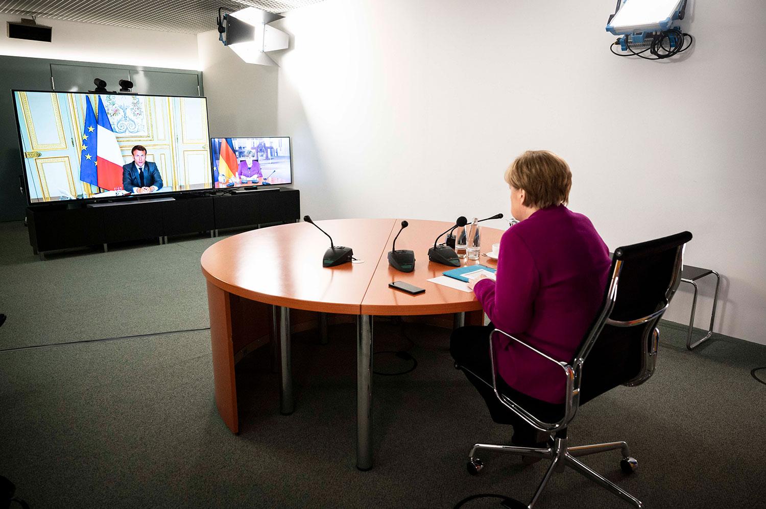 18. máj 2020 Berlín, Nemecko: Spolková kancelárka Angela Merkel počas konferenčného hovoru s francúzskym prezidentom Emmanuelom Macronom, s ktorým riešili hlavne spôsob, akým zachrániť ekonomiky krajín Európskej únie zasiahnutých pandémiou koronavírusu.
