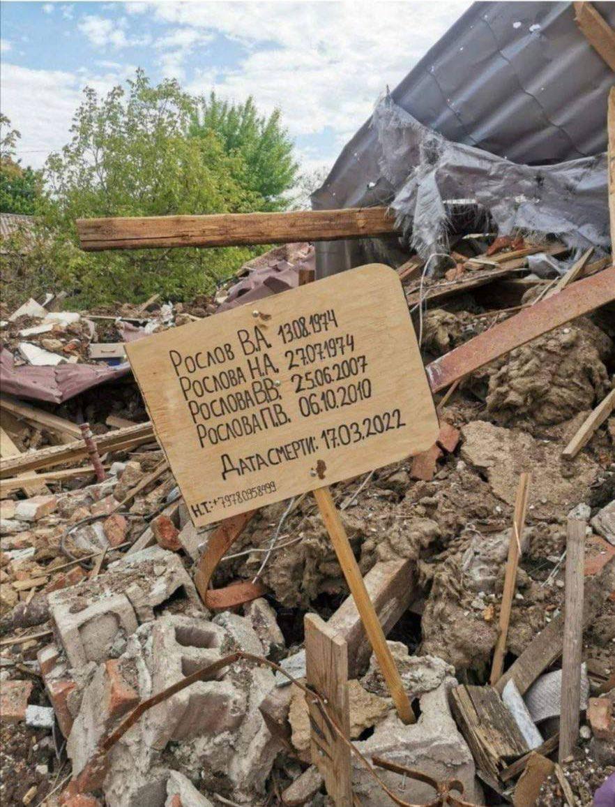 Mariupol. Ruiny domov sa stali hrobmi pre celé rodiny
