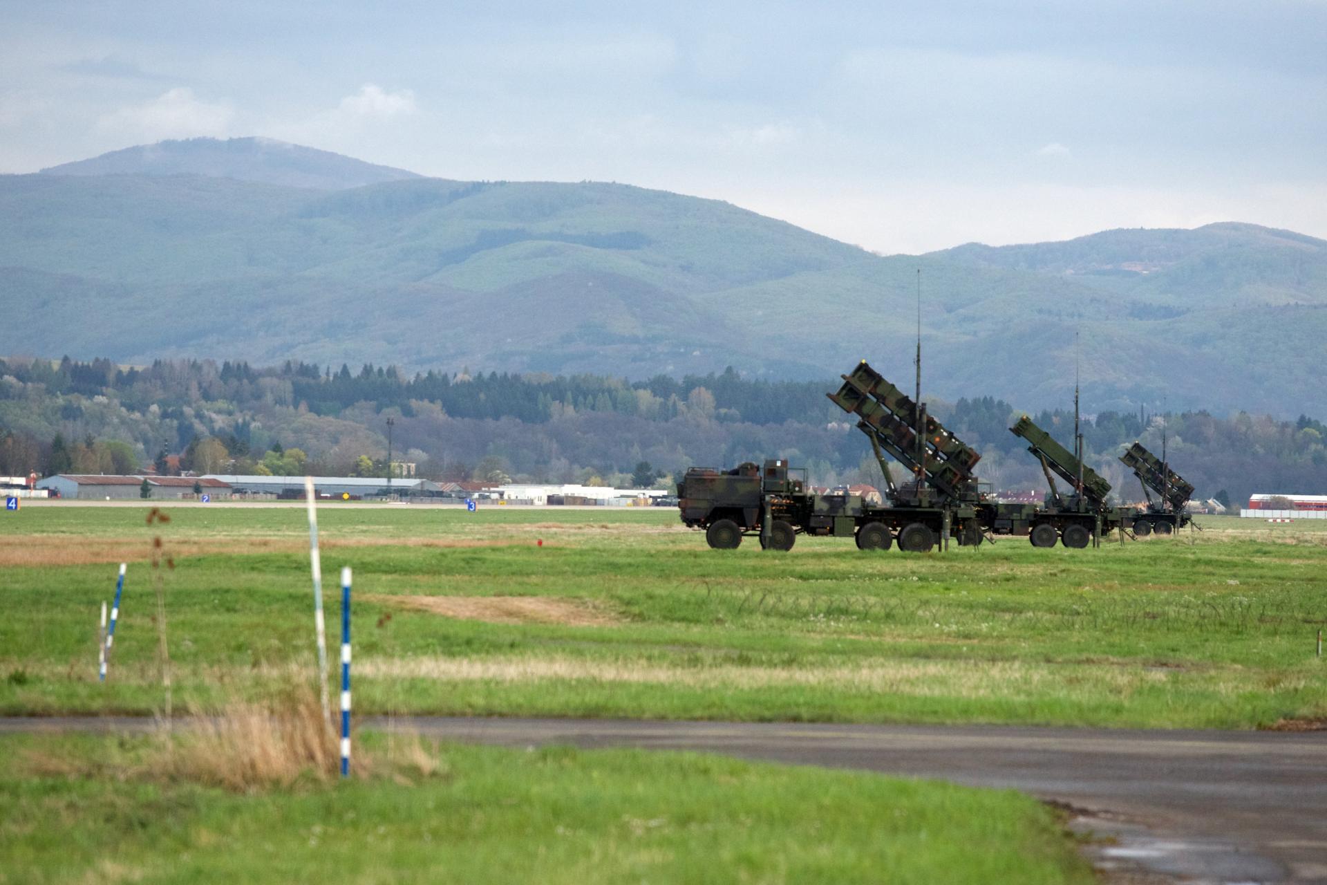 Odpaľovacie zariadenie obranného systému Patriot počas návštevy leteckej základne Sliač prezidentmi Slovenska a Nemecka, kde už niekoľko týždňov pôsobia aj nemeckí vojaci v rámci posilnenia obrany východného krídla NATO. Sliač, 27. apríl 2022