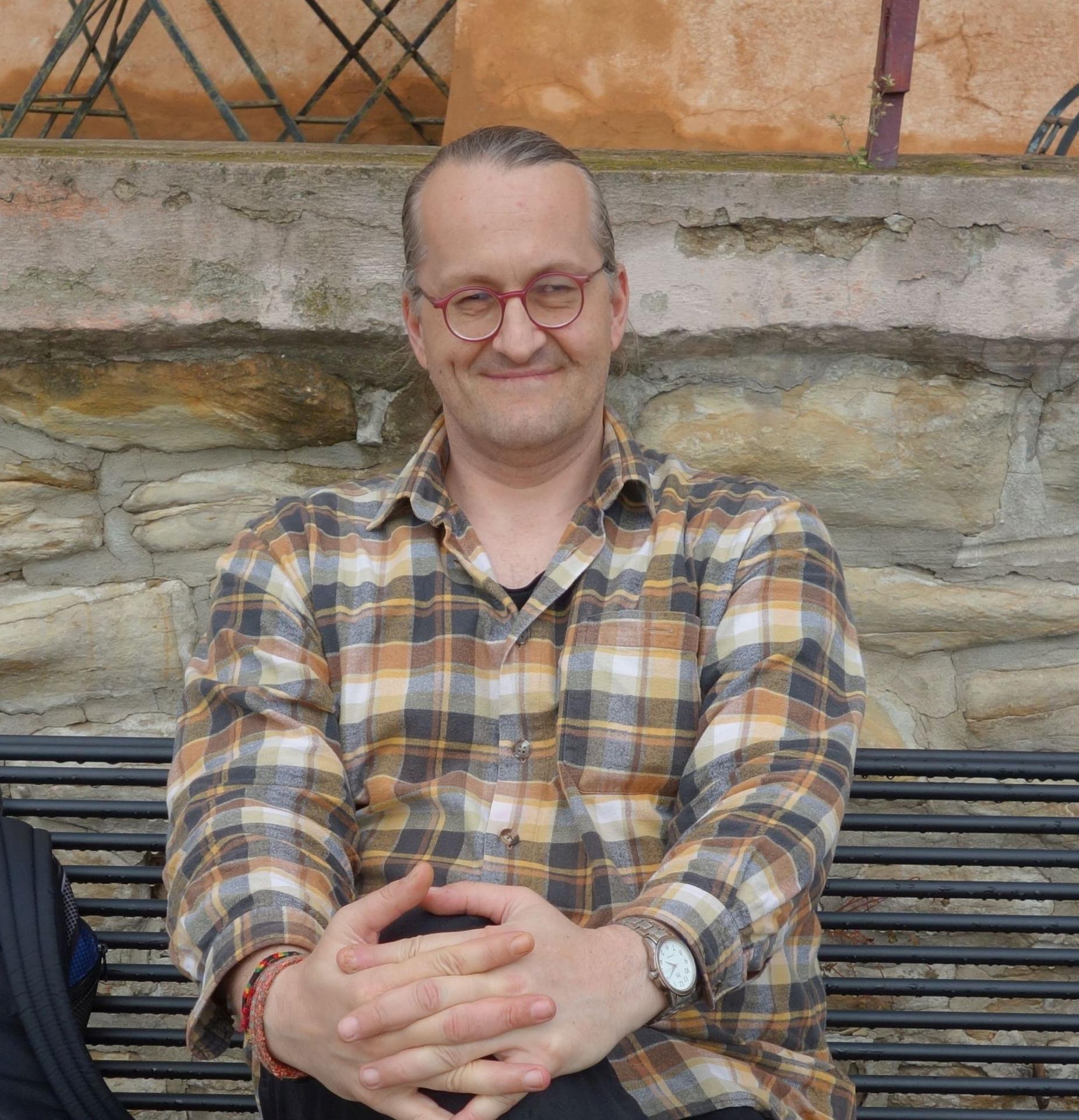 Aleš Stuchlík je profesor na Karlovej univerzite, a to i napriek tomu, že v desiatich rokoch mu diagnostikovali Tourettov syndróm.