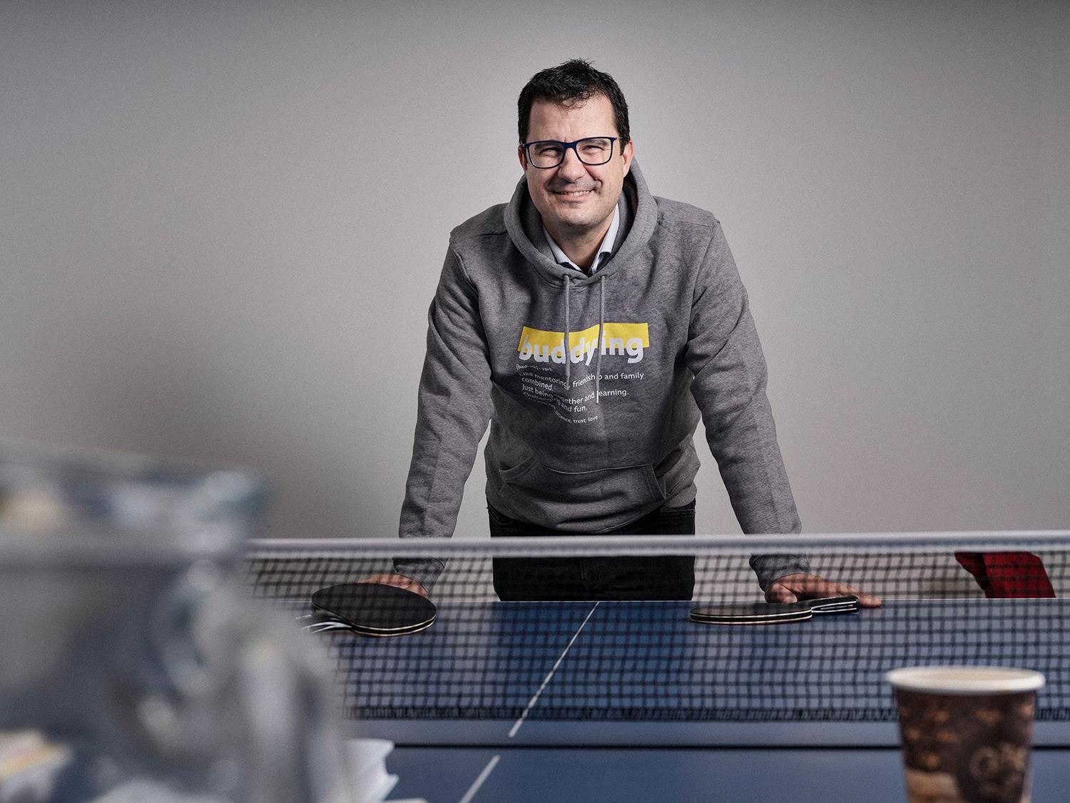 Zakladateľ programu Buddy Ladislav Kossár si vybudoval úspešnú kariéru v súkromnom sektore a následne sa chcel so svojím úspechom podeliť s tými, ktorí nemali v živote toľko šťastia.