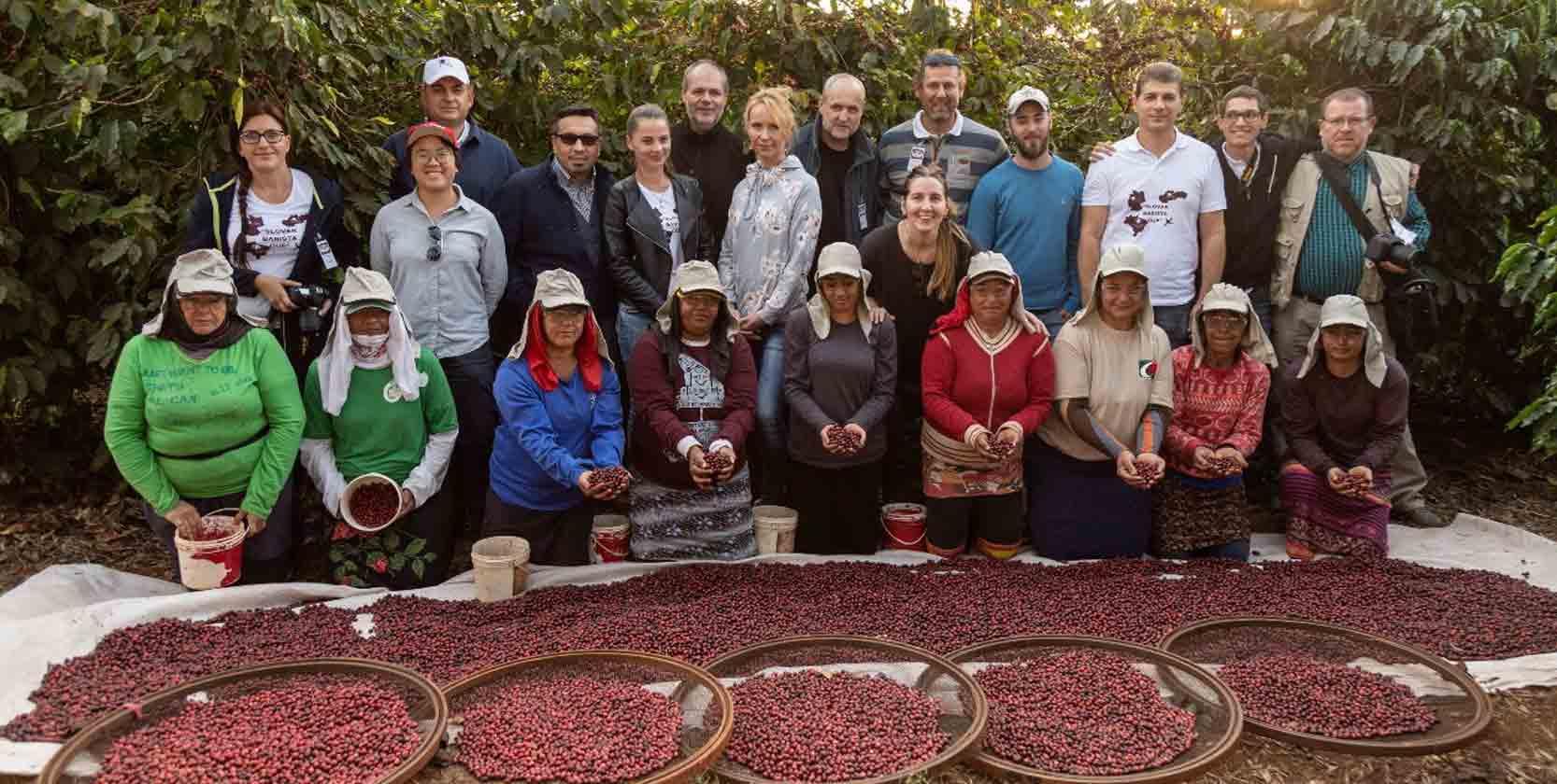 NA FARME CALIFORNIA SPOLOČNE S VÍŤAZKOU „SLOVAK BARISTA CUP“ JUNIOR A S MAJITEĽMI PRAŽIARNÍ ČIERNA PERLA A BARZZUZ.