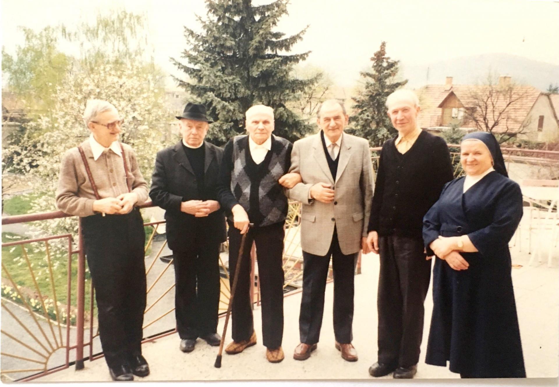 Sr. Notburga vpravo počas pôsobenia v kňazskom domove v Pezinku. 