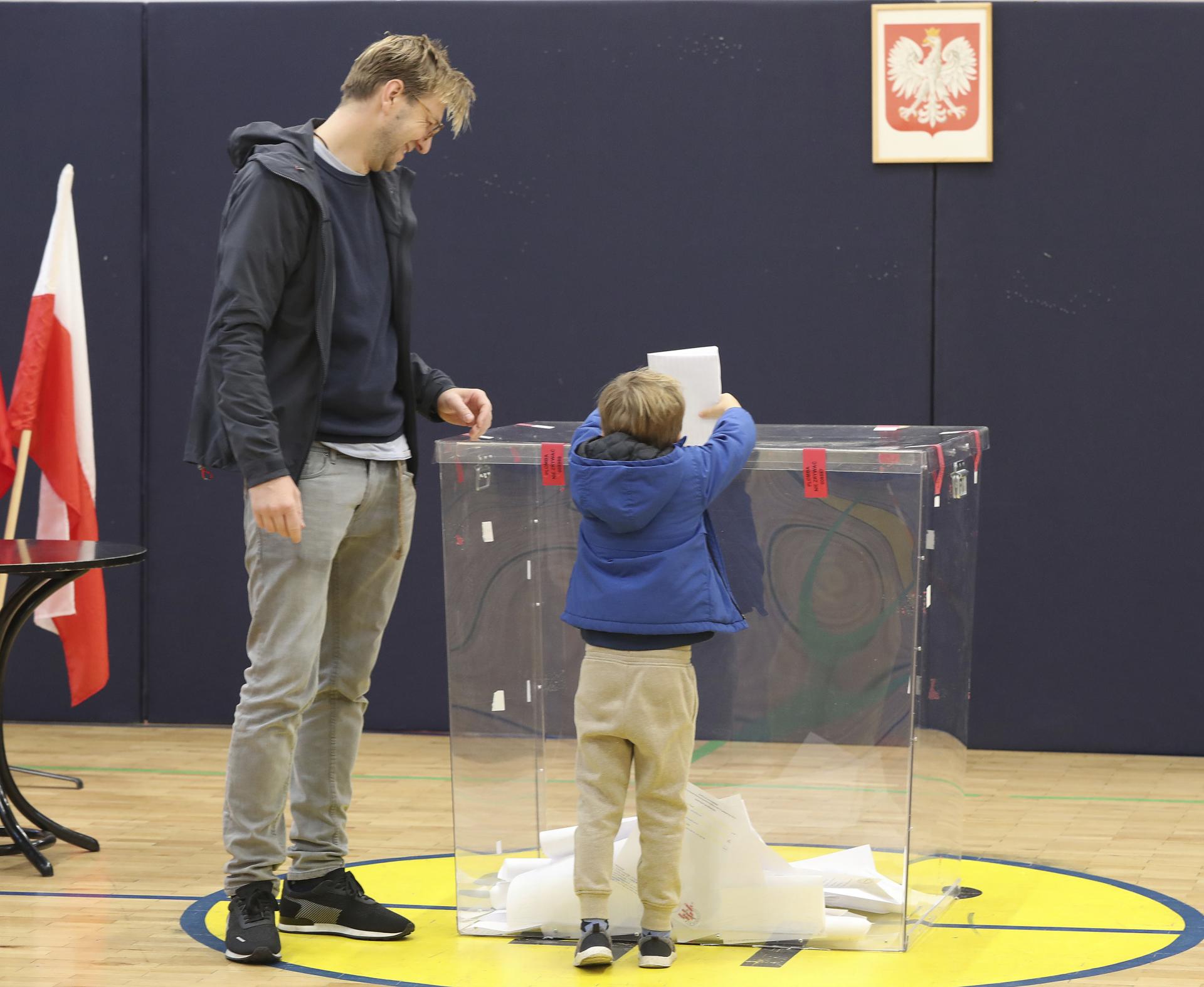 13. október 2019 Varšava, Poľsko: Volebná účasť bola tento rok historicky najvyššia, voliť prišlo viac ako 60 percent oprávnených voličov.