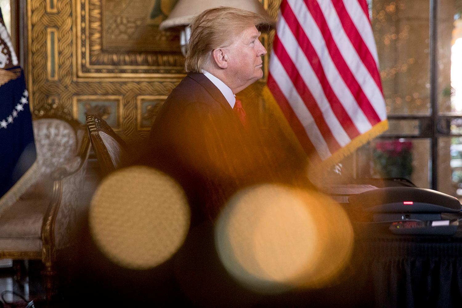 24. december 2019 Palm Beach, Florida, USA: Prezident Donald Trump počas štedrovečernej telekonferencie s členmi armády.