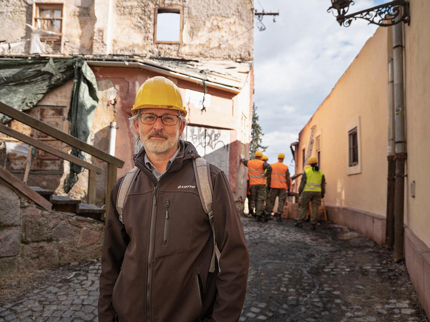 Pamiatkar a pedagóg, architekt Pavel Fabián bol jedným z prvých, ktorí si všimli dym nad Bankou Lásky.