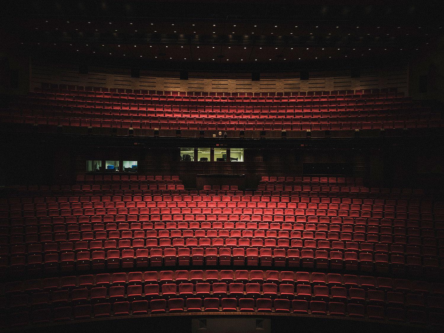 10. marec 2020 Bratislava: Sála opery a baletu v novej budove SND namiesto premiéry Verdiho opery Aida ostala prázdna.