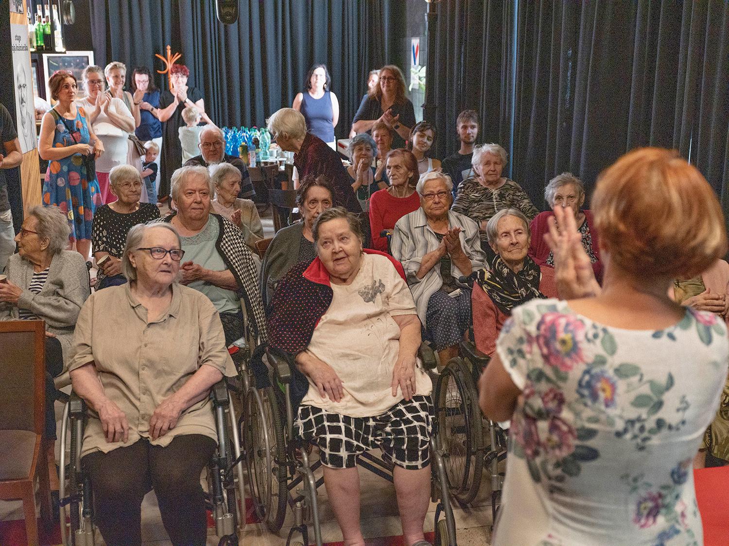 Premietanie filmu Cesta do Ráje s klientkami a klientmi strediska a s ľuďmi, ktorí tento výnimočný príbeh pomohli uskutočniť. 