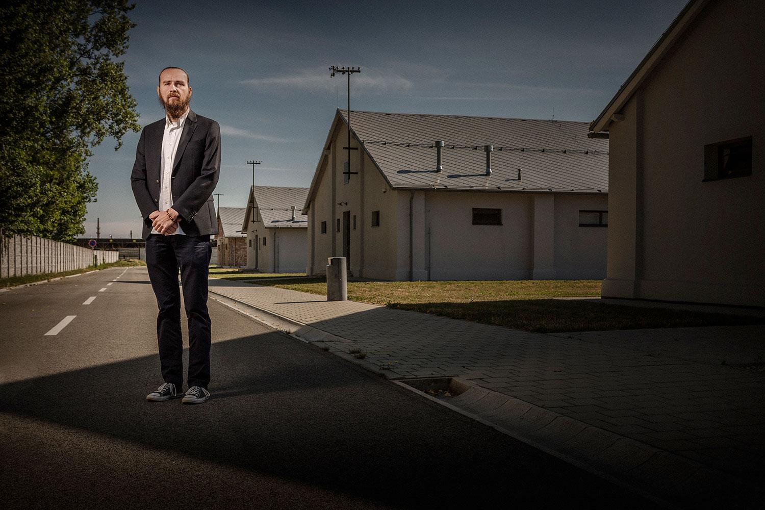 Vedúci Múzea holokaustu v Seredi Martin Korčok. Múzeum patrí pod správu Slovenského národného múzea v Bratislave a o expozície sa stará bratislavské Židovské múzeum. Projekt zároveň slúži ako pietne miesto aj ako vzdelávacie stredisko o traumatických udalostiach 20. storočia.