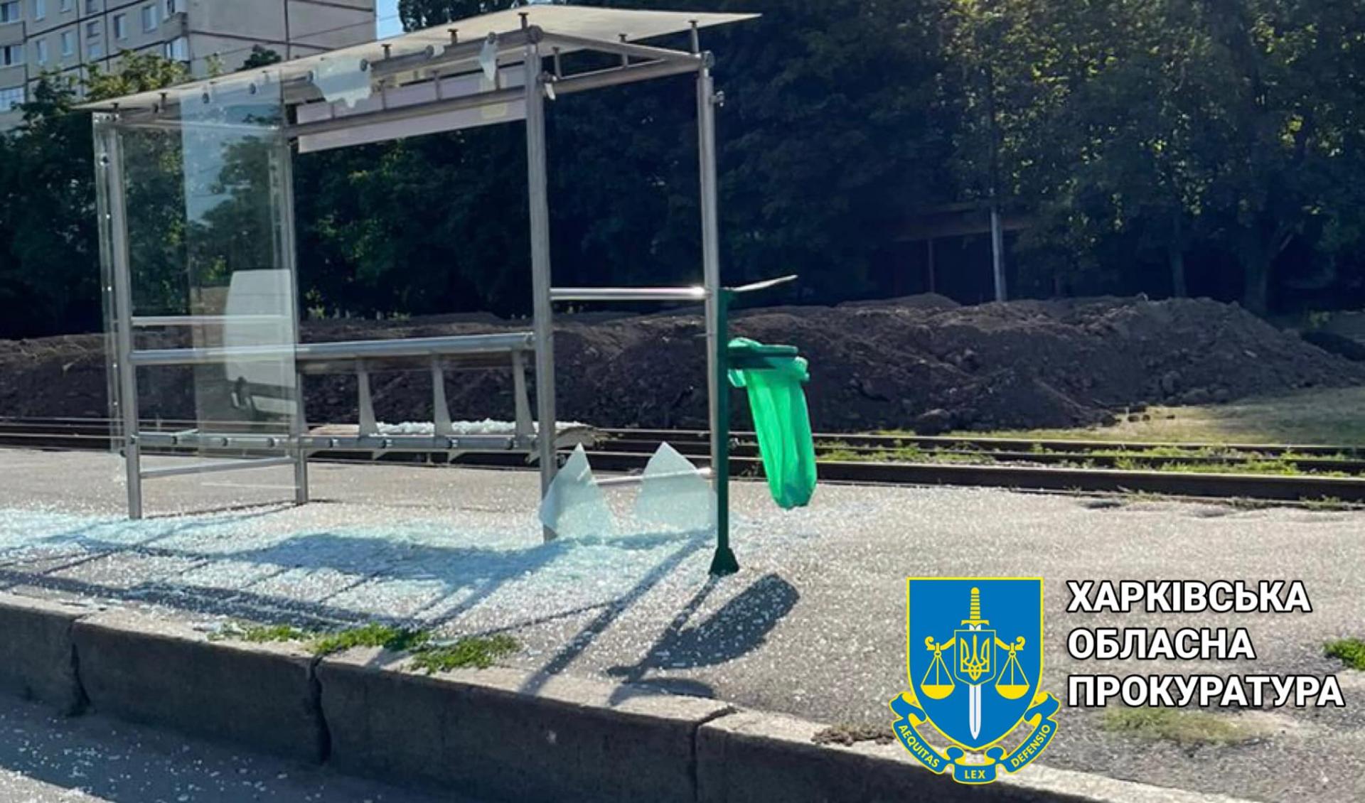 Charkov, zničená infraštruktúra a zastávka MHD