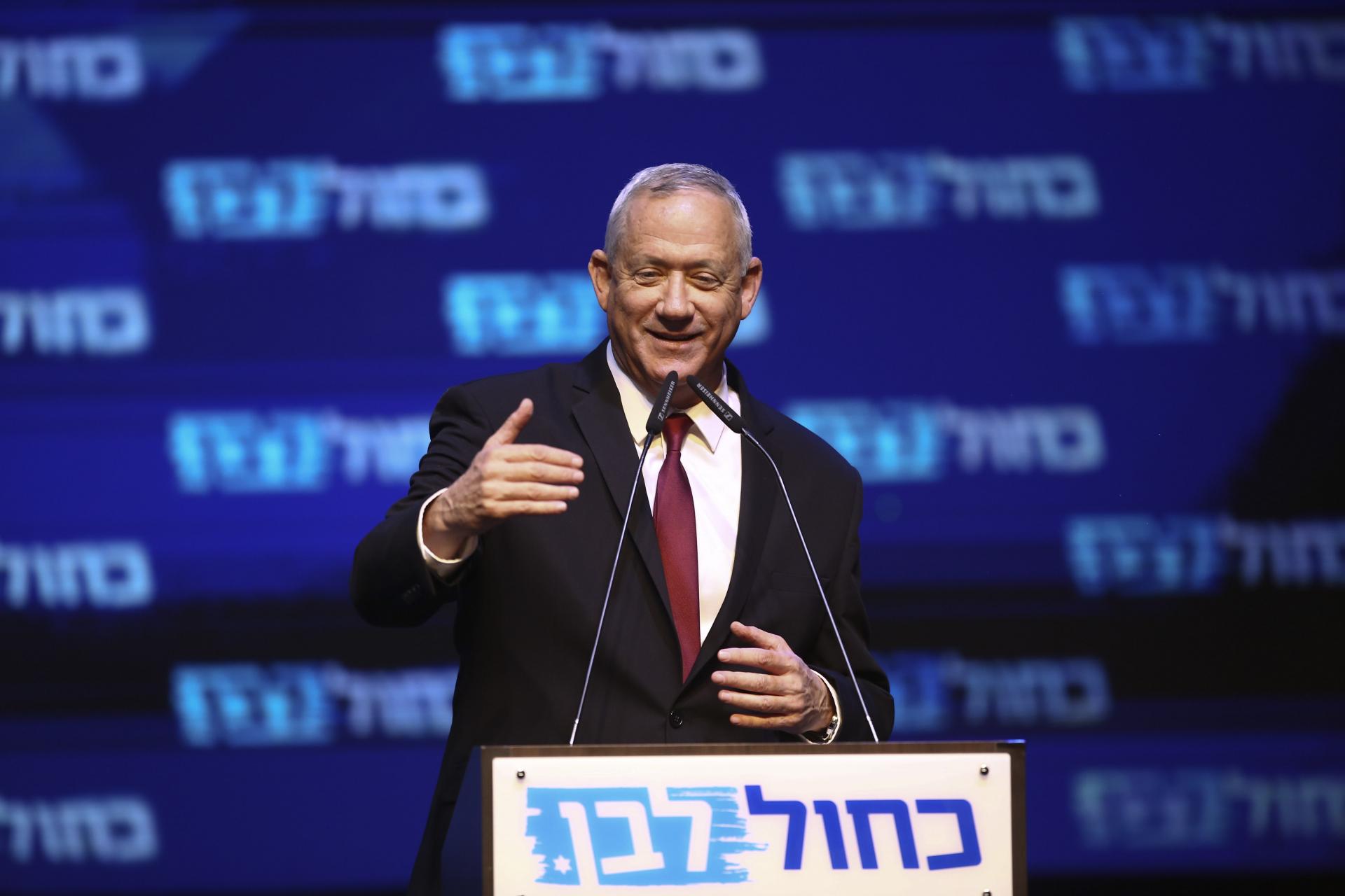 18. september 2019 Tel Aviv, Izrael: Líder centristického bloku Modrá a biela, bývalý náčelník generálneho štátu Benny Ganc, sa po voľbách prihovára svojim voličom.