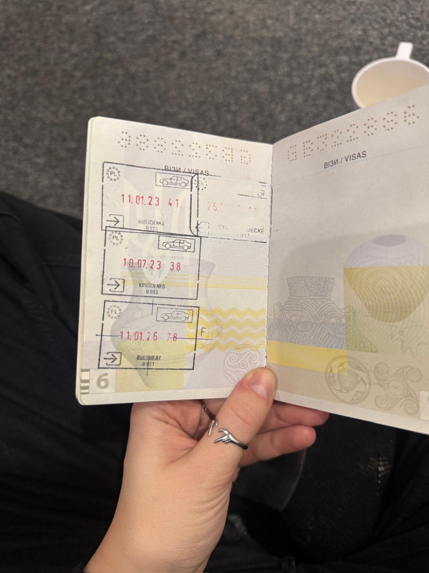 Pečiatka s „F“ z Poľských hraníc