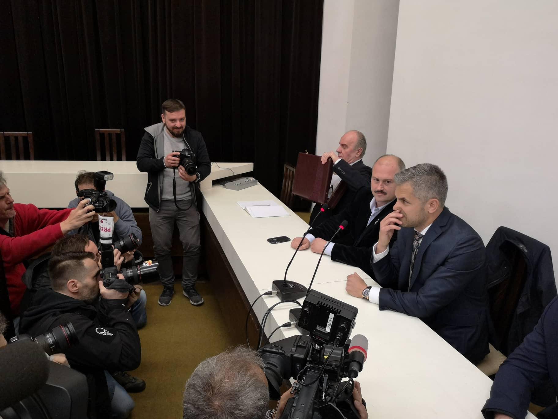 Marian Kotleba na vynesení rozhodnutia Najvyššieho súdu.