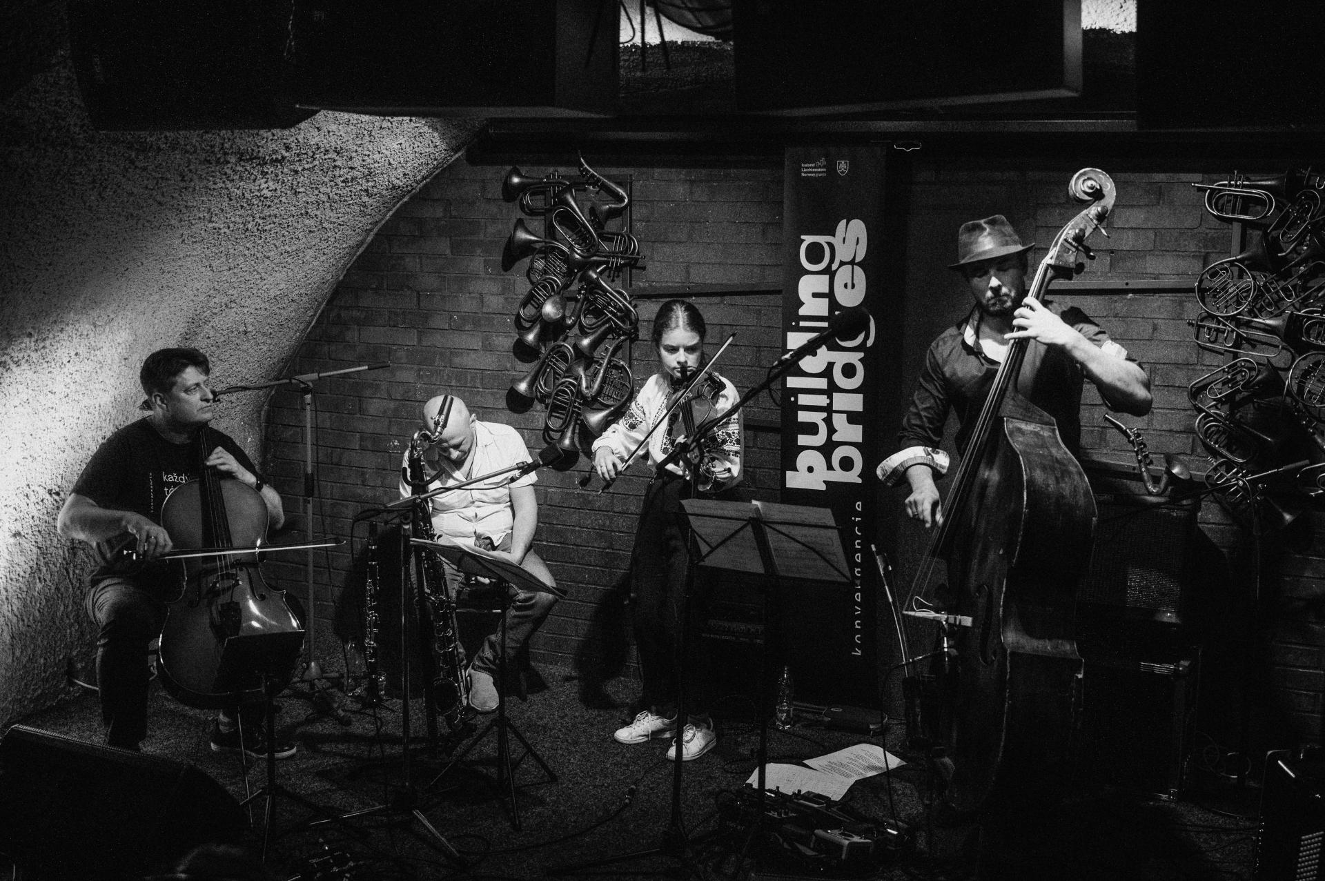 Projekt Building Bridges.