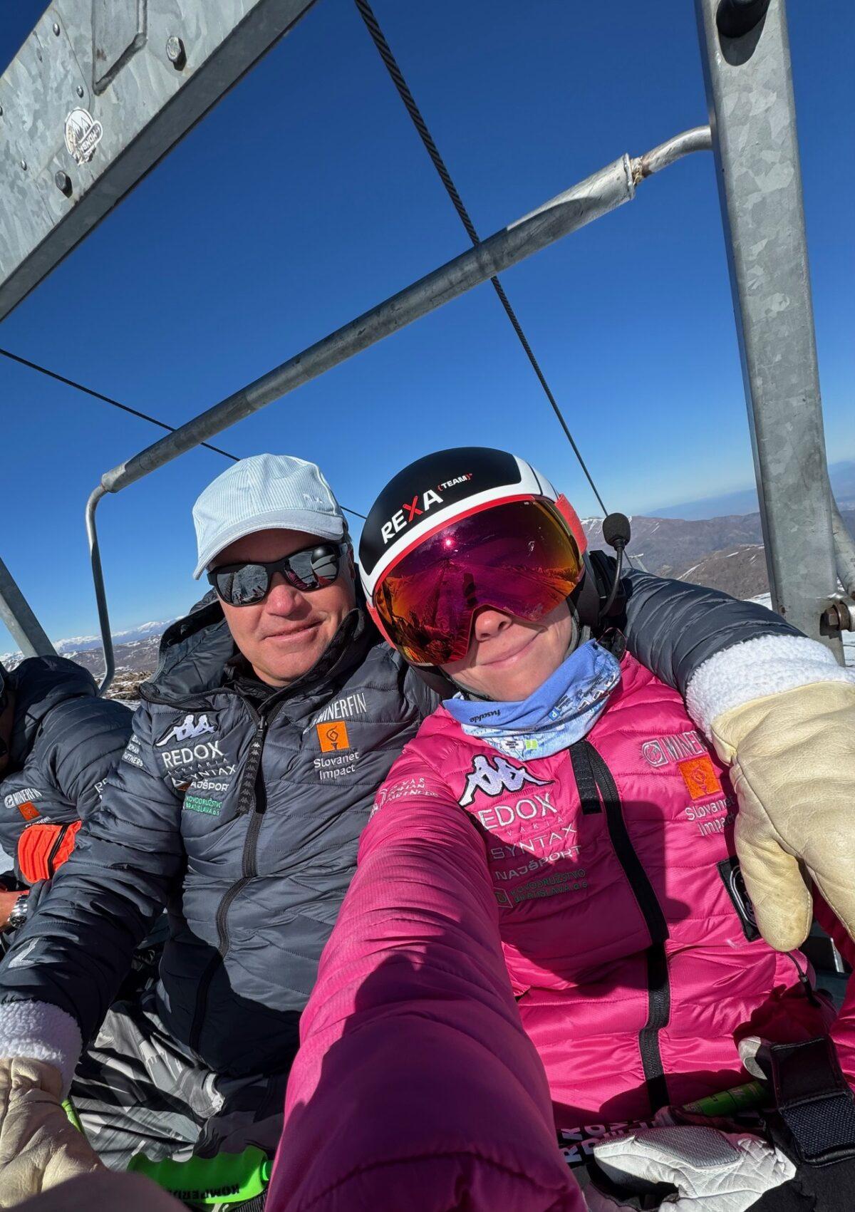 Na snímke vpravo slovenská paralympijská nádej v lyžovaní Alexandra Rexová.