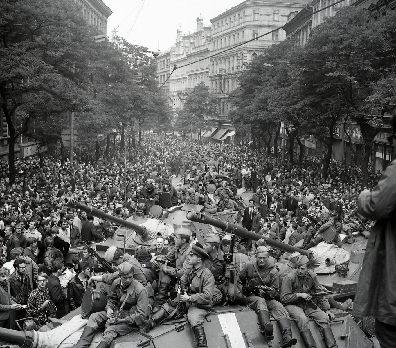 Z cyklu Okupace 1968 fotografa Miloša Schmiedbergera