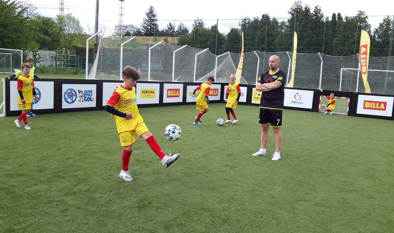 Aby sa tímy dostali do finále, musia splniť 5 výziev, jedna z nich je žonglérska 