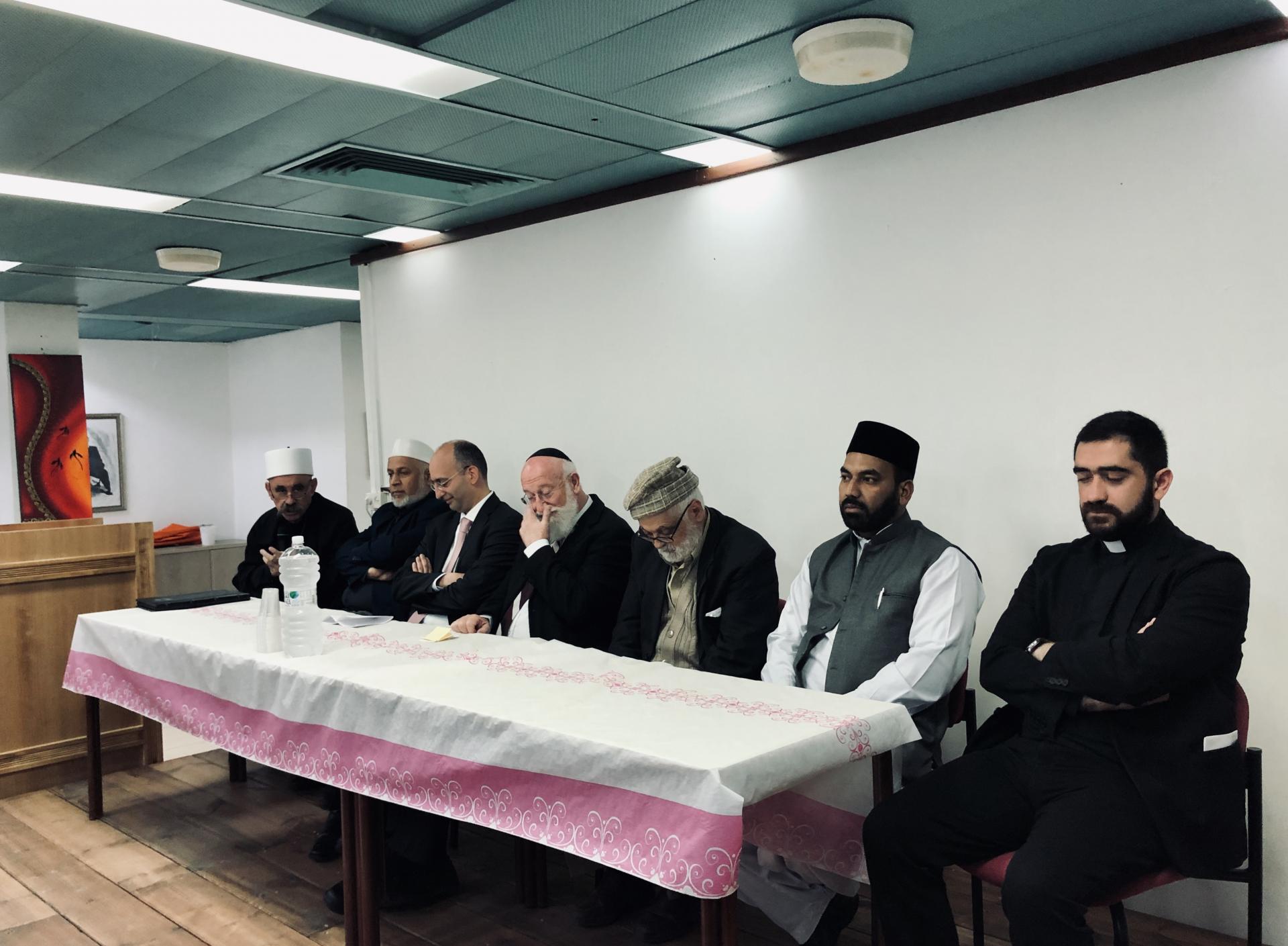 8. apríl 2019 Haifa, Izrael: Lídri náboženských a etnických menšín z okolia hory Karmel na severe Izraela diskutujú so žiakmi na jednej zo stredných škôl.