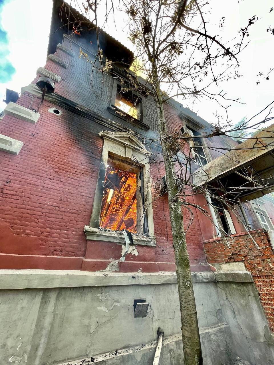 Luhanská oblasť. Ruská armáda zničila ďalšiu historickú budovu – Lysyčanskú ambulanciu tuberkulózy