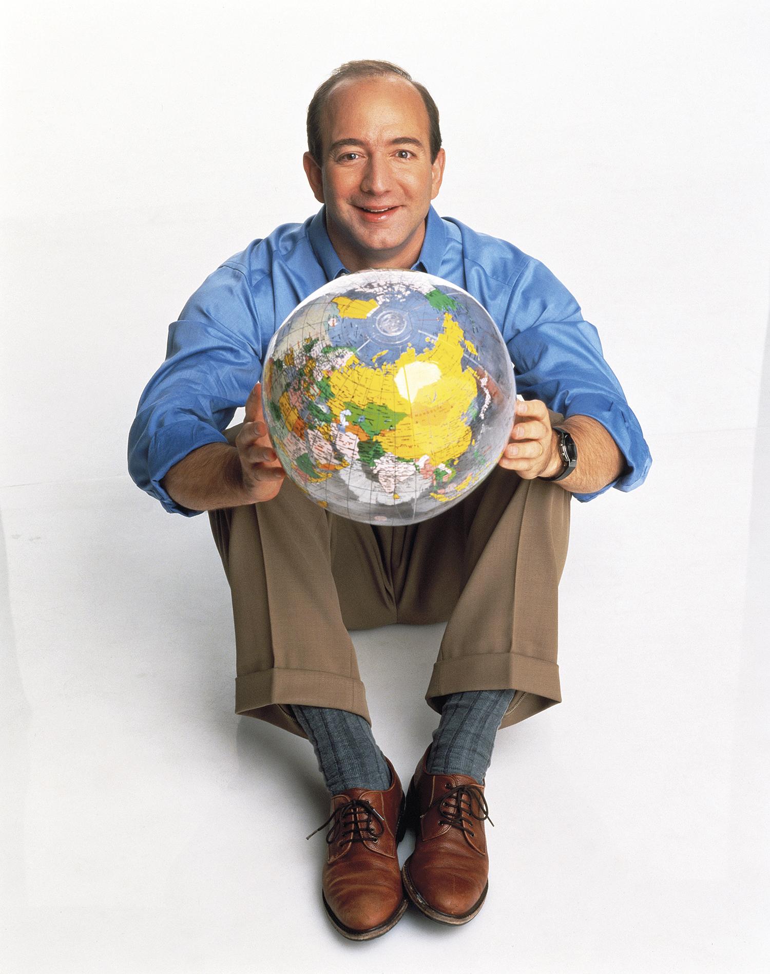 Jeff Bezos na prelome tisícročí. Amazon sa po krátkej kríze stal najsilnejšiou e-commerce spoločnosťou na svete.