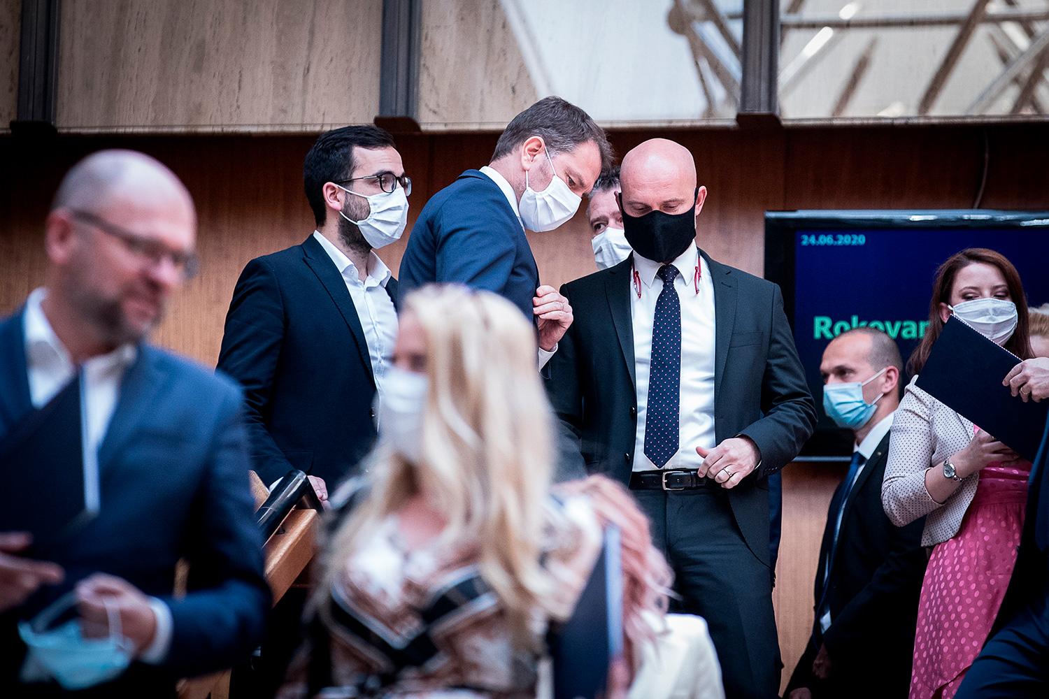 26. jún 2020 Bratislava: Predseda vlády Igor Matovič v debate s ministrom školstva Branislavom Gröhlingom. Reforma školstva bude absolútne kľúčová pre to, aby Slovensko prestalo byť iba montážnou halou.