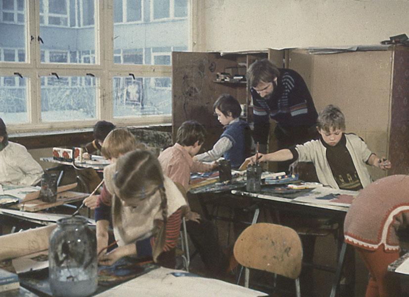 Daniel Fischer ako učiteľ v Ľudovej škole umenia v roku 1985.