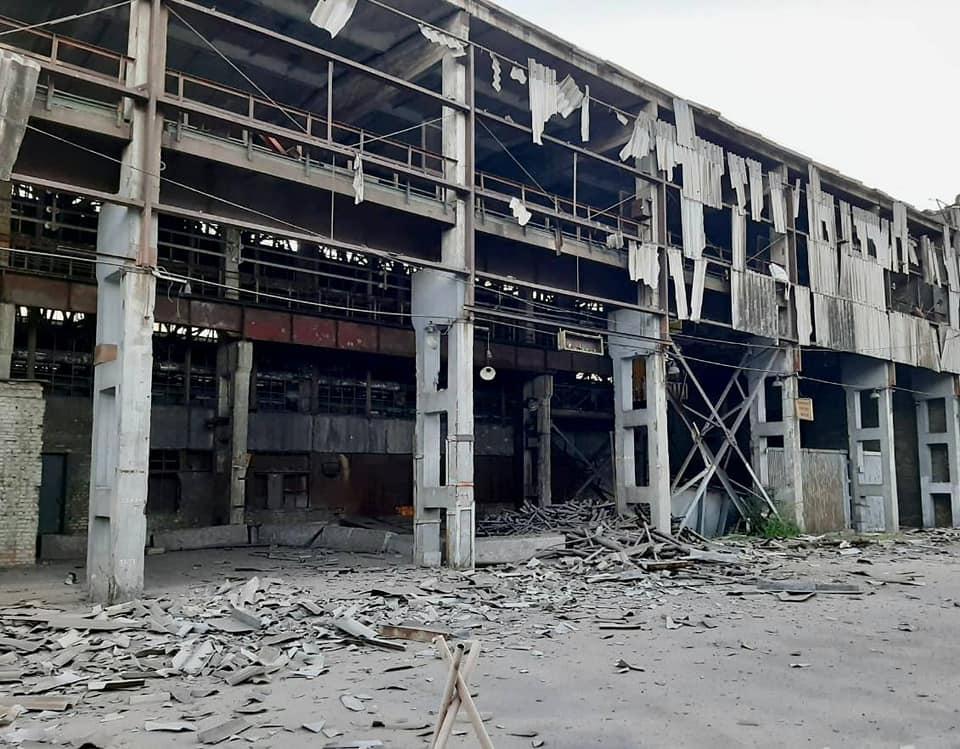 Nikopol. Rusi tu dnes zničili obchody, rezidentné aj administratívne budovy či fabriky