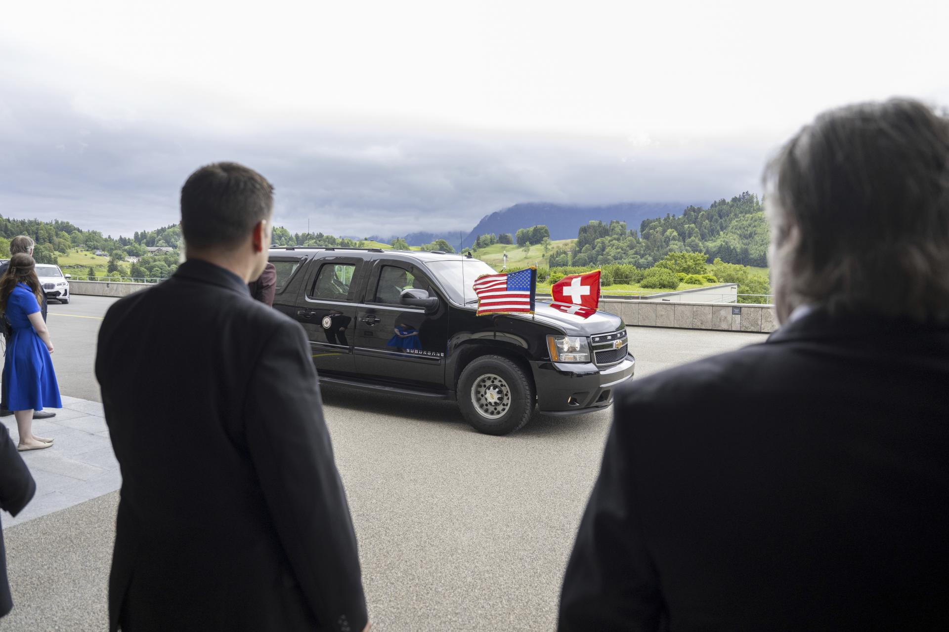 Príchod americkej viceprezidentky Kamaly Harrisovej.