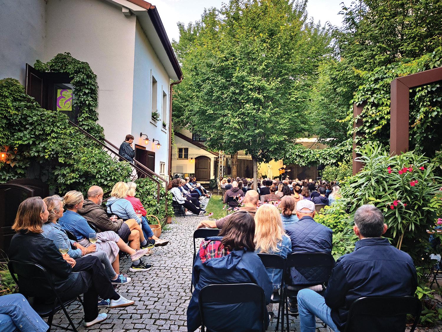 Dom Albrechtovcov je opäť jedným z centier hudobného diania. Viac informácií na www.albrechtforum.com