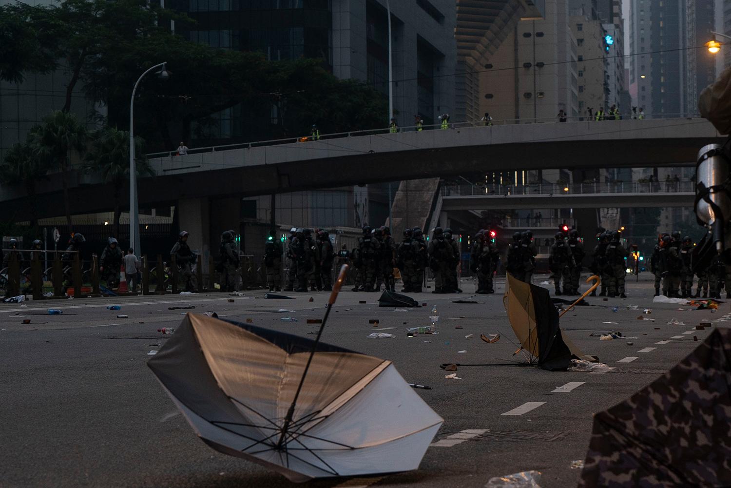 15. jún 2019 Hongkong, Čína: Protitotalitaristický pochod. V roku tridsiateho výročia masakry na Námestí nebeského pokoja sa komunistickej vládnej moci opäť nahlas pripomenul duch nezlomného domáceho odporu proti násilnej diktatúre.