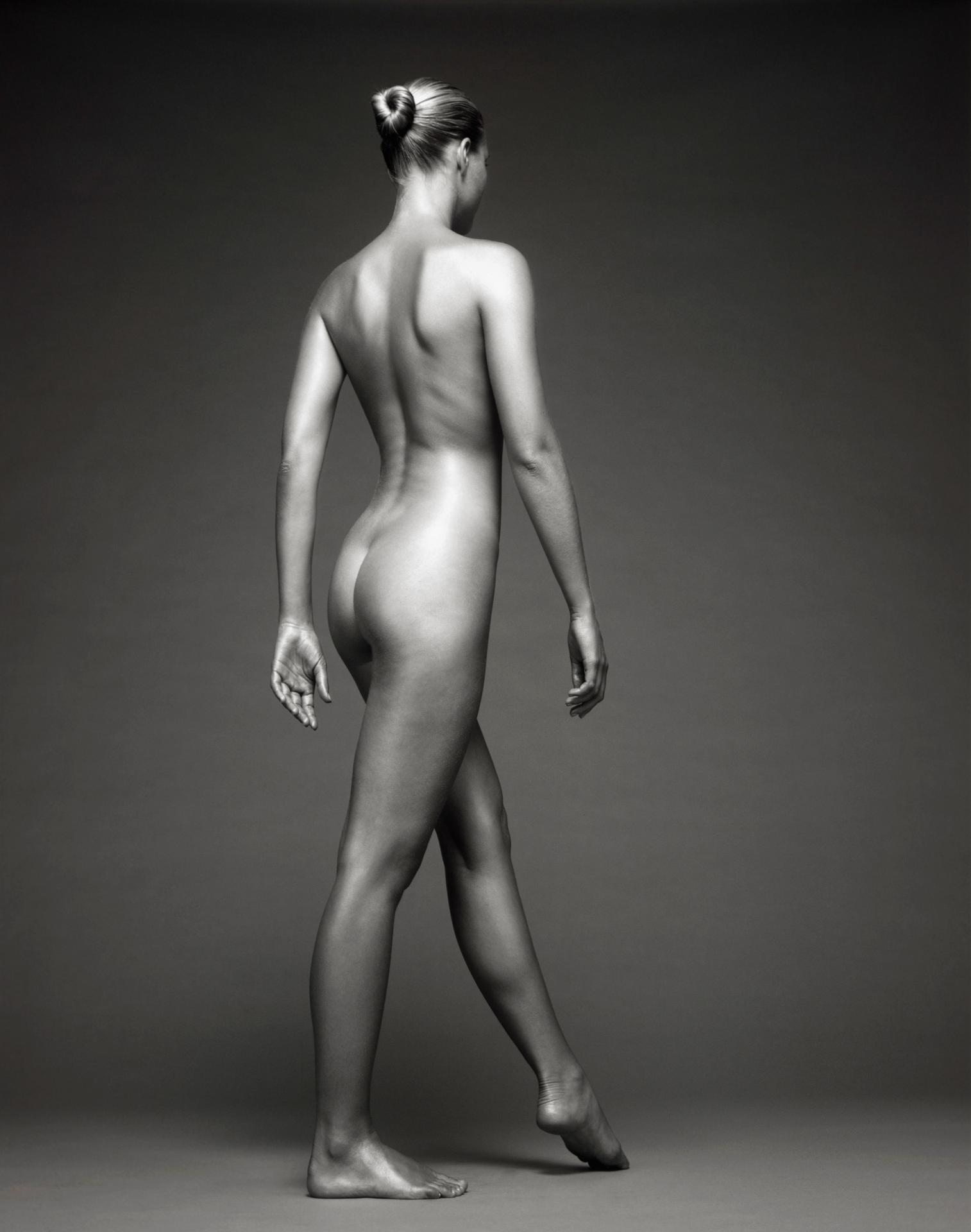 Odkedy sme sa pred šiestimi miliónmi rokov postavili na nohy, evolúcia nás prekliala dvojito zakrivenou chrbticou.