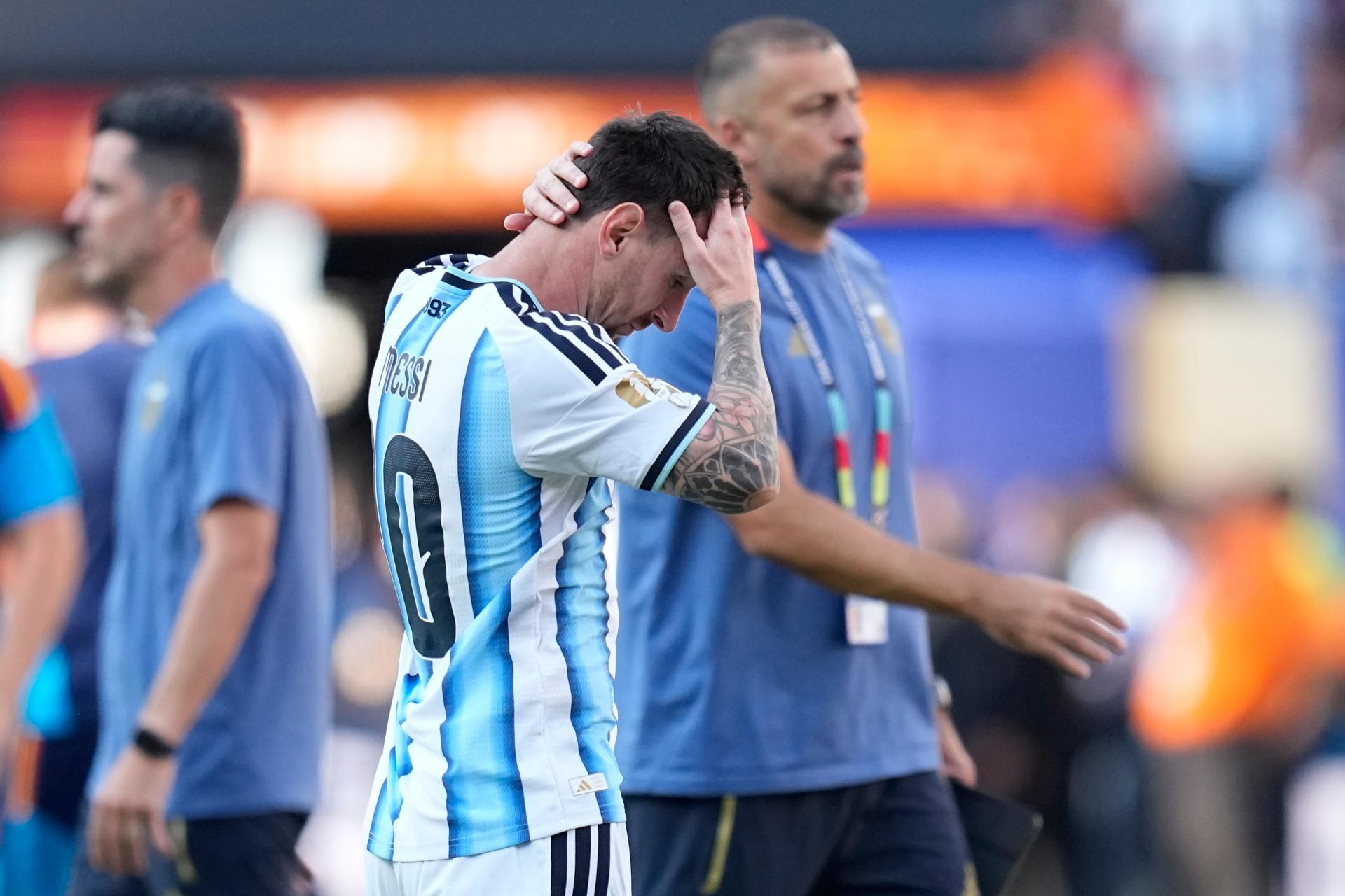 Sklamaný Lionel Messi po záverečnom hvizde.