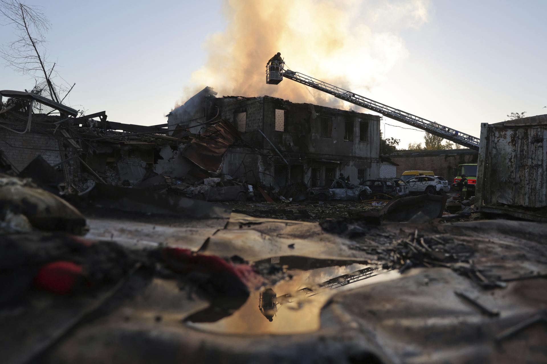 Zničená budova po ruskom nálete na Záporožie, 22. 9. 2025