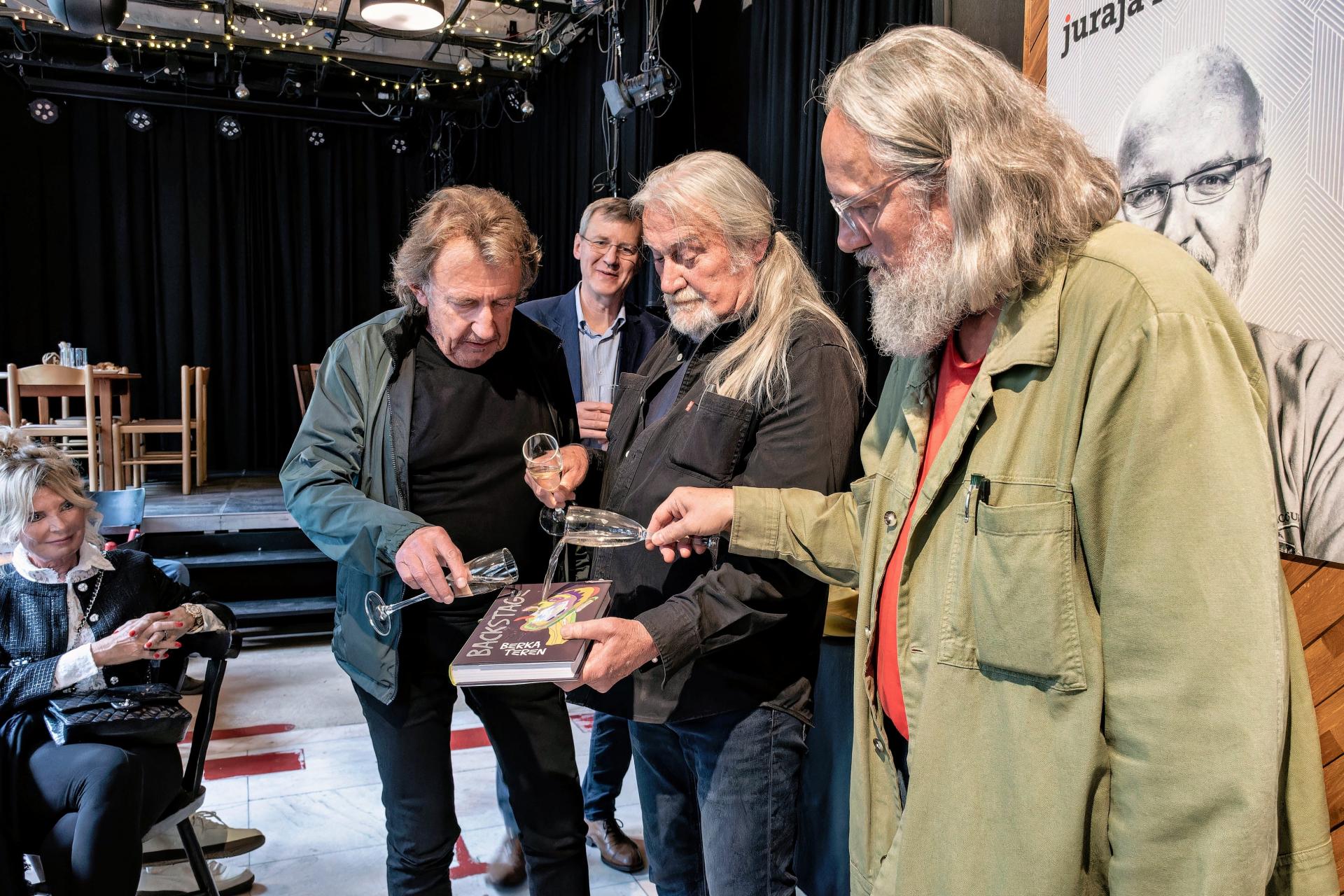 Vpredu Laco Teren, vľavo Karol Kállay, vzadu Juraj Heger (Slovart)