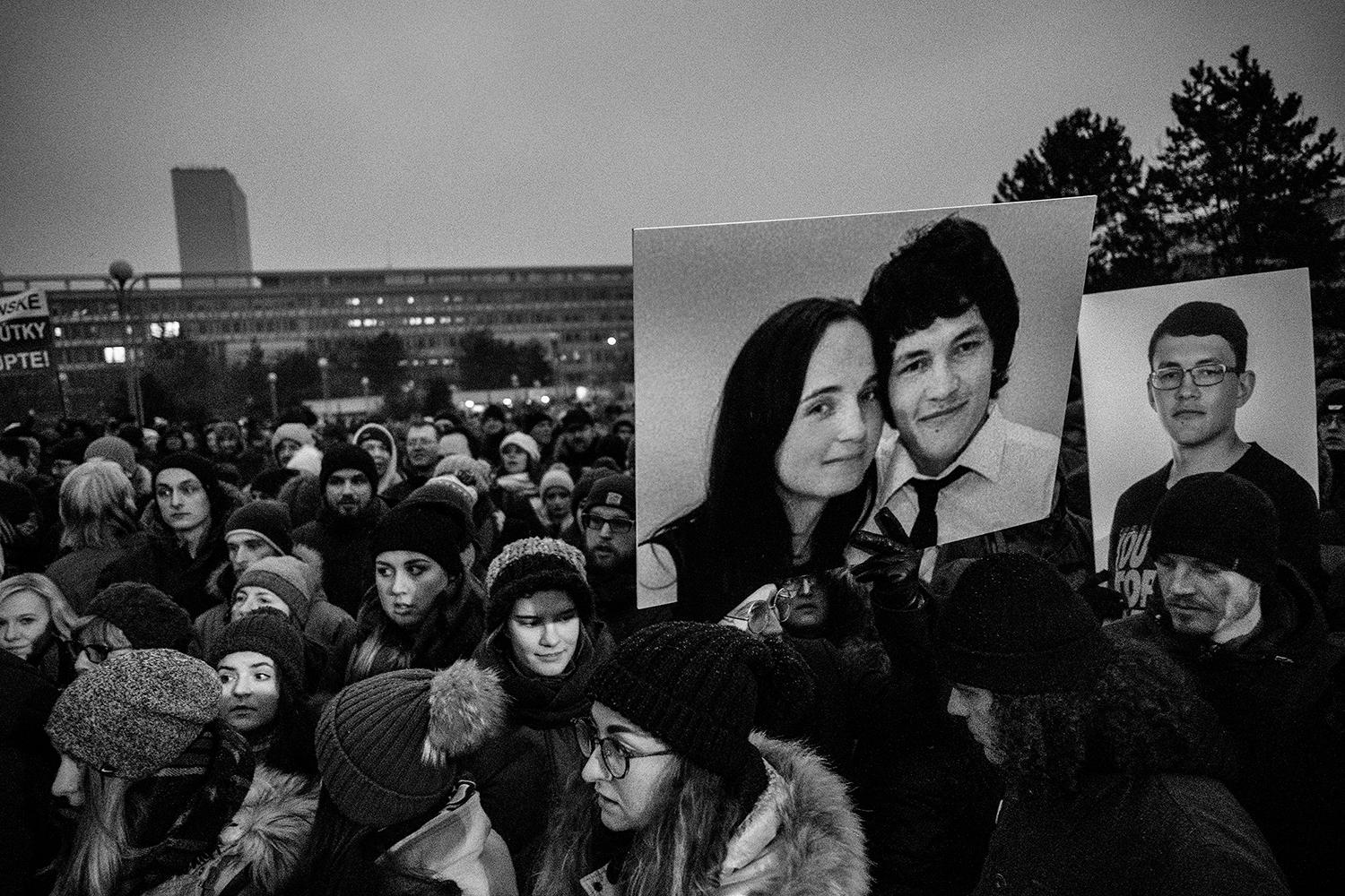 4. marec 2018, Bratislava: Protestný pochod Za slušné Slovensko, ktorý spontánne vznikol ako reakcia na vraždu novinára Jána Kuciaka a jeho snúbenice Martiny Kušnírovej. Do ulíc sa vydali desaťtisíce ľudí.