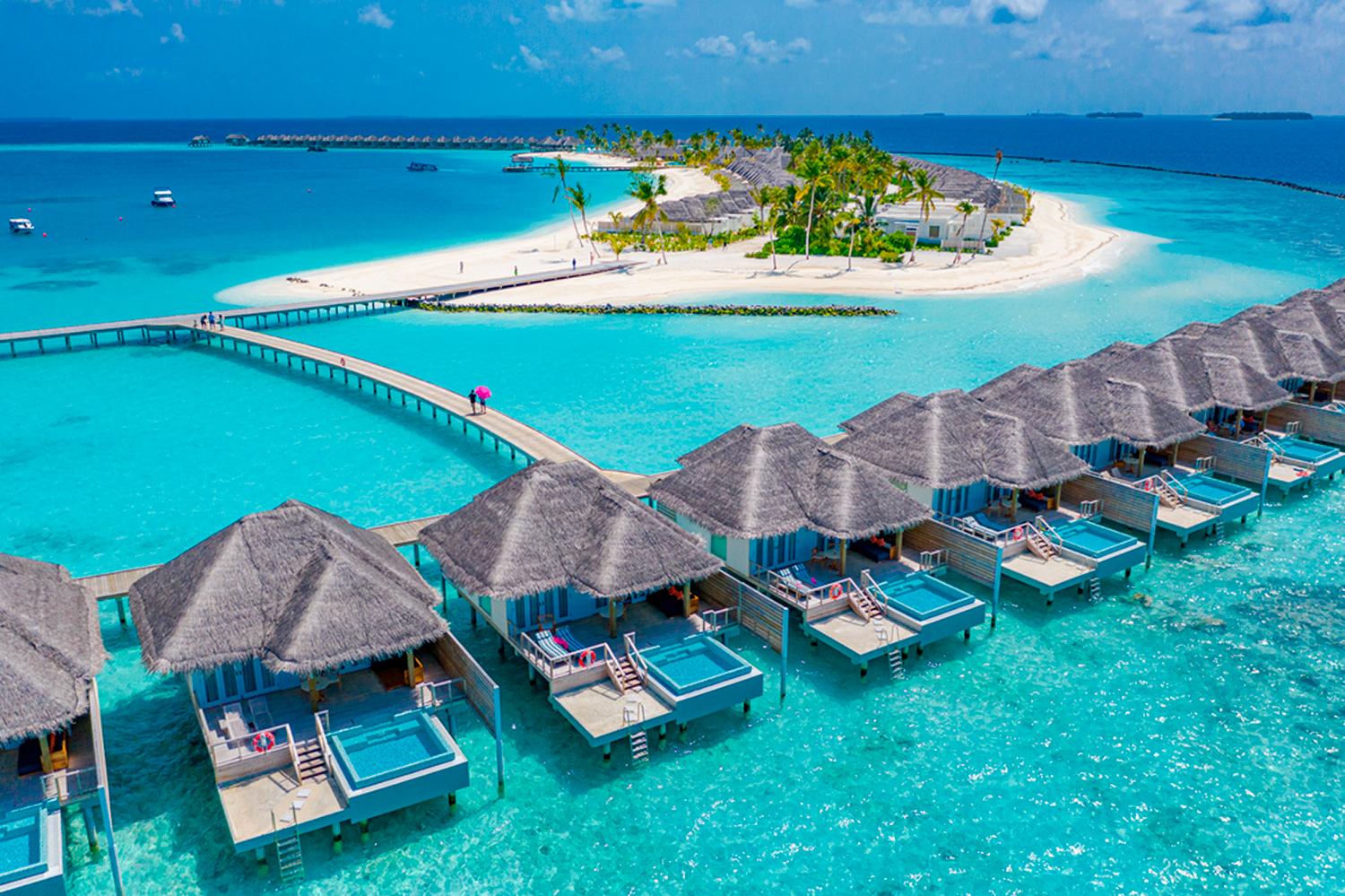 Rezorty poskytujú maximálne súkromie v oddelených plážových či nadvodných vilách – k dispozícii aj s vlastným bazénom.