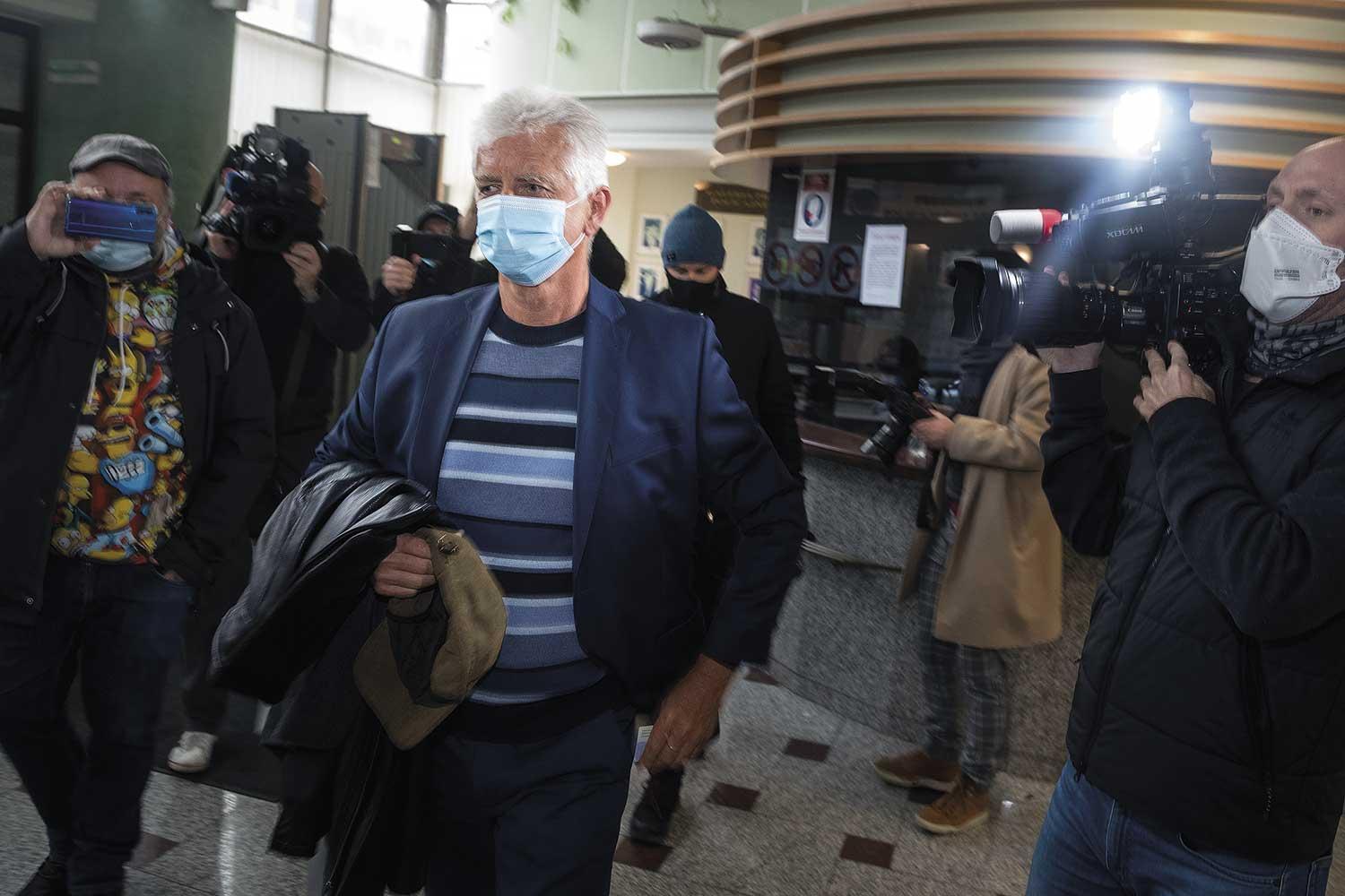 2. február 2021 Bratislava: Podnikateľ Jozef Brhel, obvinený v kauze Mýtnik, prichádza vypovedať na Prezídium policajného zboru po prílete z Kanárskych ostrovov. Po vypočutí bol okamžite vzatý do väzby