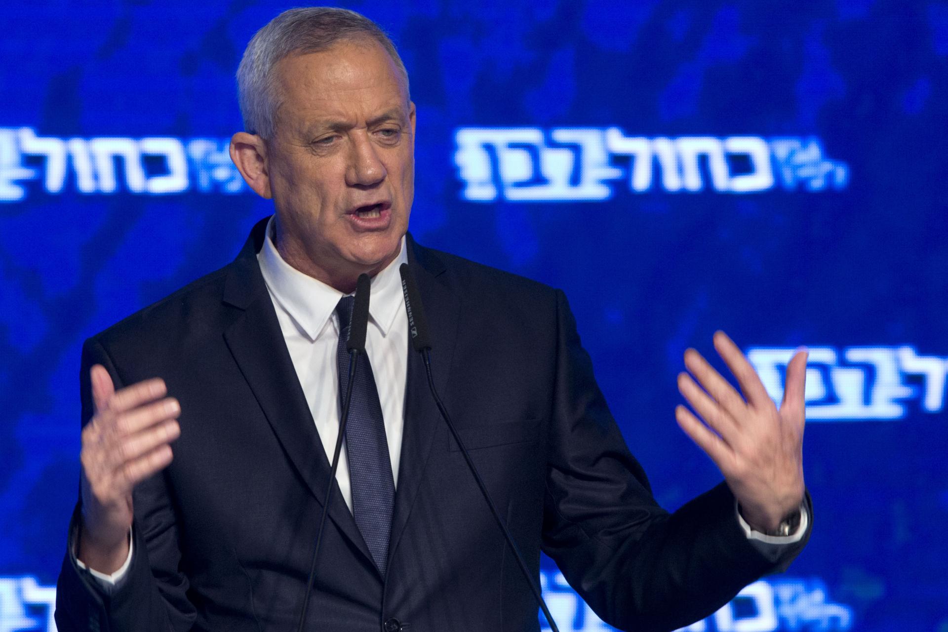 10. apríl 2019 Tel Aviv, Izrael: Líder strany Modrá a Biela Benny Ganc sa po voľbách prihovára svojim podporovateľom.