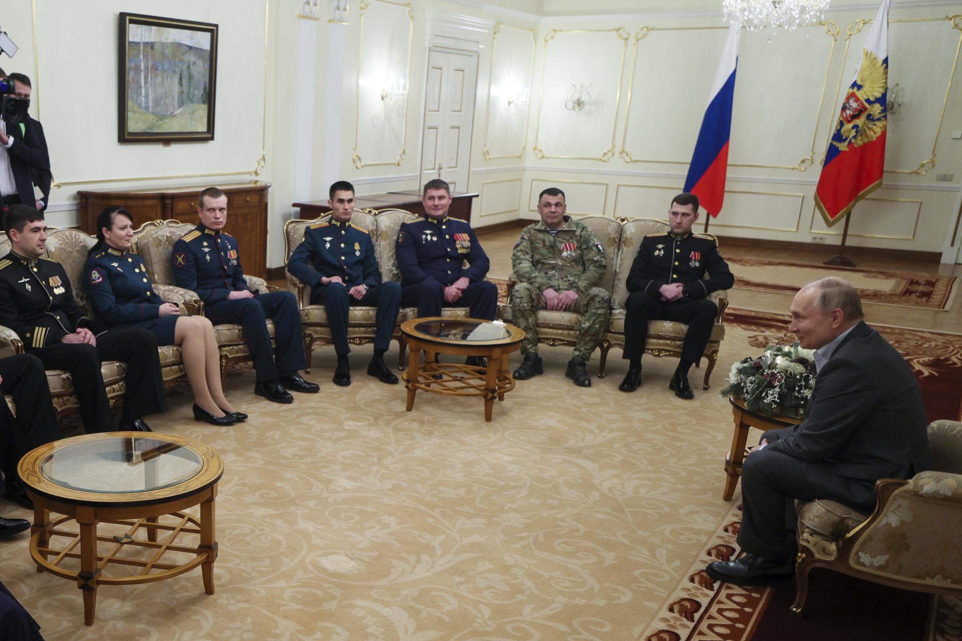 Ruský vodca Vladimir Putin prijal na Nový rok účastníkov „Vojenskej operácie na Ukrajine“.