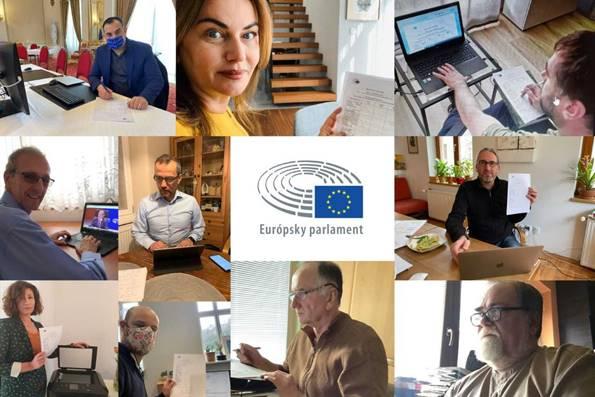 Poslanci úradovali z domova. 