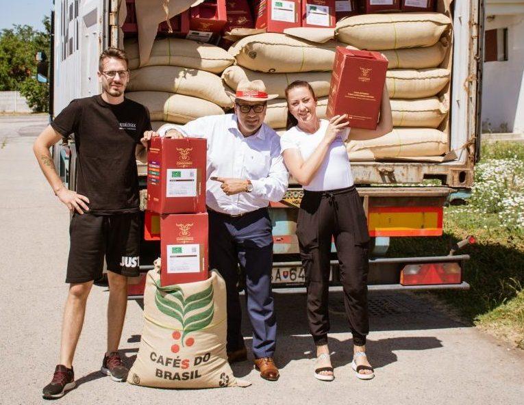 OLDŘICH ML. A VERONIKA SÚ PEVNOU SÚČASŤOU FIRMY A SPOLU S RODIČMI ROZVÍJAJÚ ZNAČKU COFFEE VERONIA.