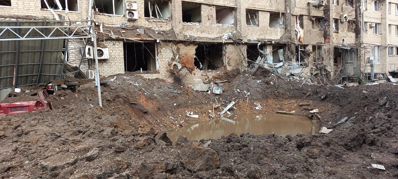 Kramatorsk, Donecká oblasť na východe Ukrajiny: zbombardovaný hotel a jeho okolie (2).